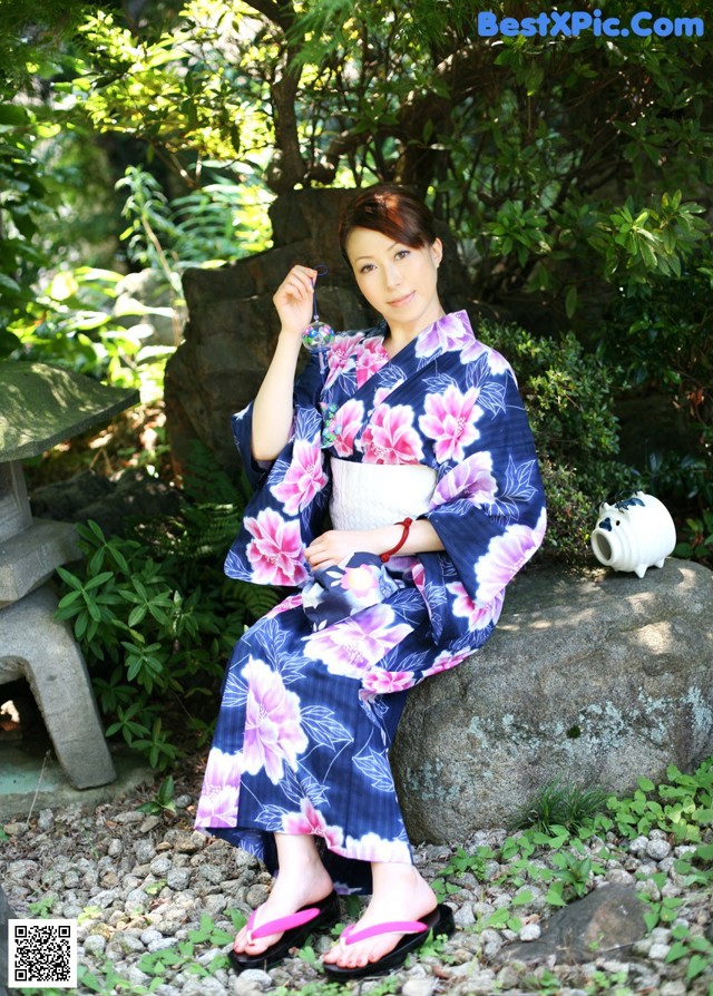 Izumi Katou - Secoreland Busting Nuts